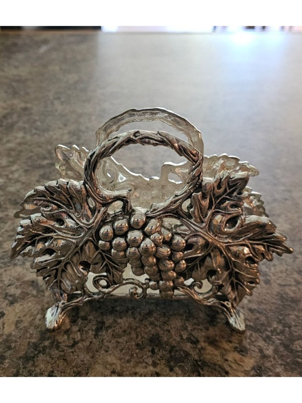 Godinger Vineyard Napkin Holder Letter keeper 1994 vintage grapevine